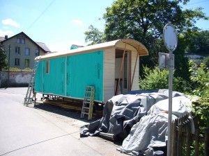 Überstehende Dachkonstruktion fürs Vordach