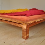 Bett aus Apfelholz